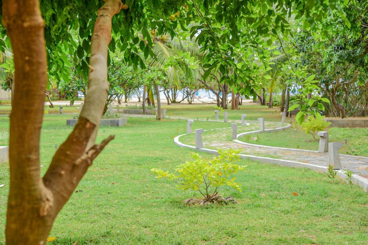 Готель Breeze Pasikudah Passikudah Екстер'єр фото